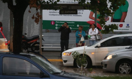 Después de las nueve de la mañana se comenzaron a recibir reportes de acumulación de agua en la vía pública. EL INFORMADOR / ARCHIVO